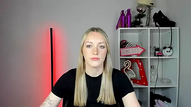 EvelynBlond online show from 06/04/26, 12:22