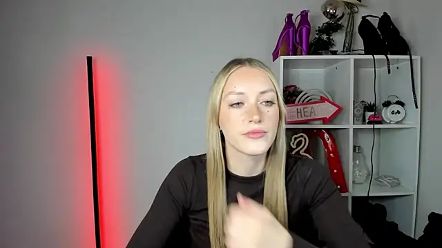 EvelynBlond online show from 06/08/26, 12:38