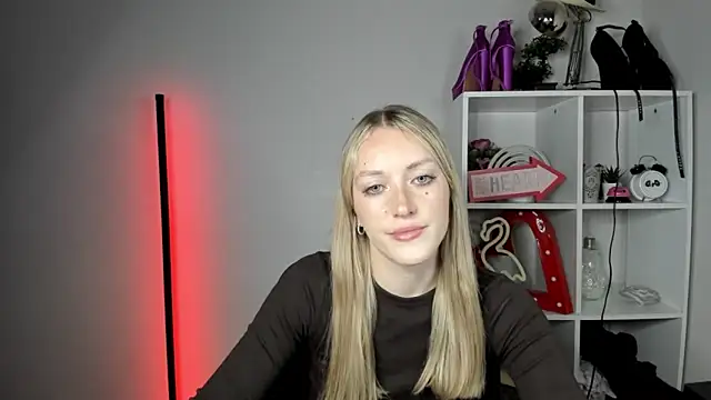 EvelynBlond online show from 06/09/26, 12:39