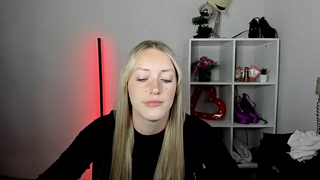 EvelynBlond online show from 07/17/26, 12:45