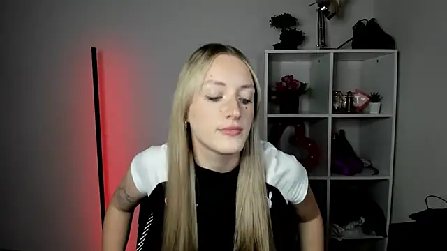 EvelynBlond online show from 07/23/26, 12:58