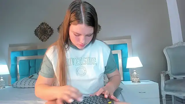 LiiaVelvet online show from 12/18/25, 04:35