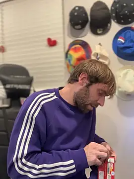 strippingmale1 online show from 11/26/25, 02:01