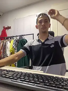 Snapshot of charlie_bass chatting on 11/27/25, 04:03 charlie bass online show from 11/27/25, 04:03