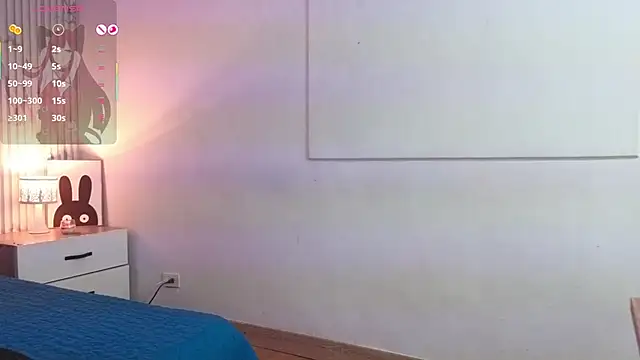 dahianae   online show from 11/25/25, 03:17