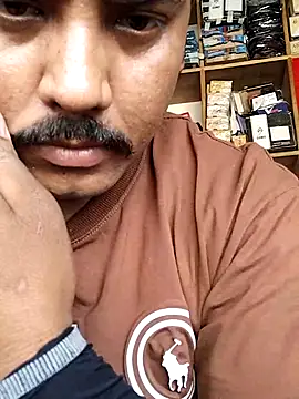 Snapshot of Roy___121 chatting on 05/30/26, 09:39 Roy 121 online show from 05/30/26, 09:39