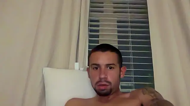 Snapshot of sethhtx713 chatting on 11/22/25, 01:26 sethhtx713 online show from 11/22/25, 01:26