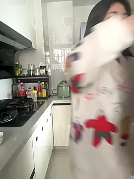 Snapshot of Momo168168 chatting on 11/26/25, 04:13 Momo168168 online show from 11/26/25, 04:13