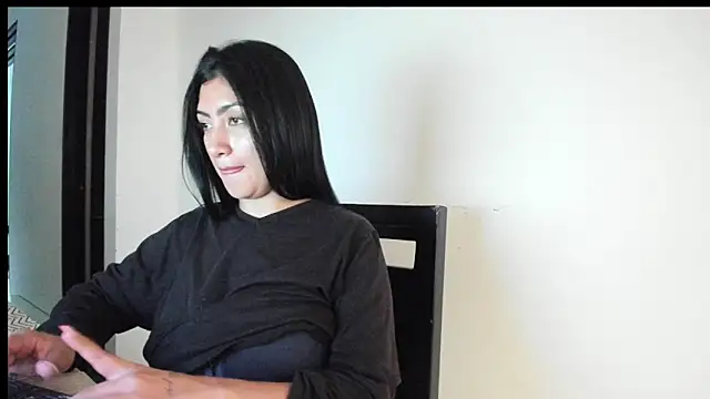 Snapshot of miabelmonte chatting on 11/27/25, 05:15 miabelmonte online show from 11/27/25, 05:15