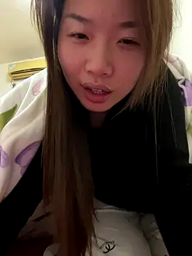 Snapshot of GYYoo chatting on 12/14/25, 02:11 GYYoo online show from 12/14/25, 02:11