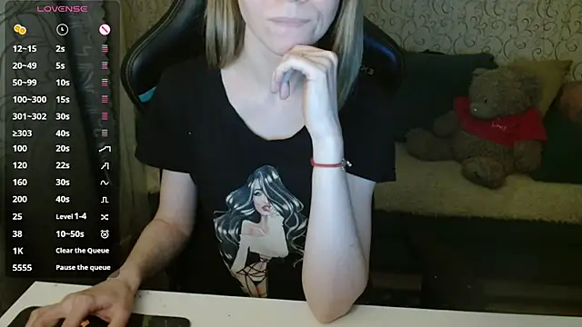 Snapshot of __Katherine___ chatting on 12/14/25, 04:23 Katherine online show from 12/14/25, 04:23