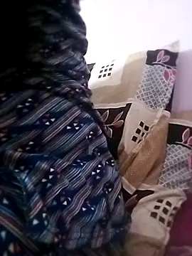 Priya Sharma04 online show from 04/13/26, 06:46