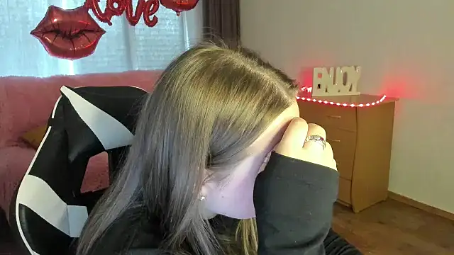 GirlPlayer online show from 04/19/26, 09:19