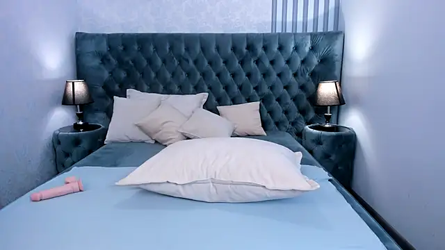 Snapshot of MonicaSway chatting on 11/26/25, 03:57 MonicaSway online show from 11/26/25, 03:57