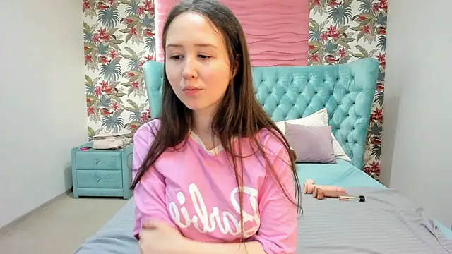 Snapshot of MonicaSway chatting on 12/05/25, 04:03 MonicaSway online show from 12/05/25, 04:03