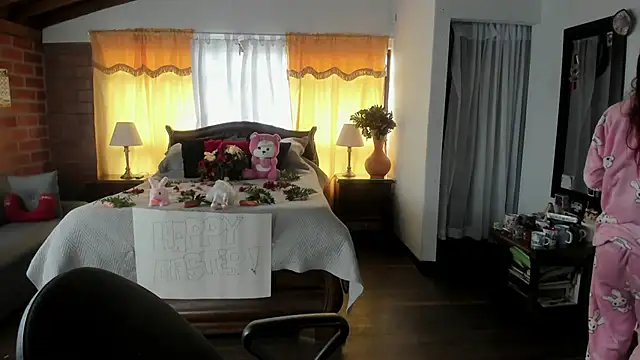 Charlotte-Willson online show from 04/06/26, 03:57