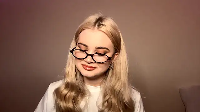 Snapshot of KarissaBoisse chatting on 11/28/25, 05:48 KarissaBoisse online show from 11/28/25, 05:48