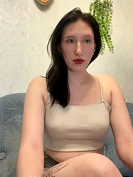 Snapshot of liliana_shvezz chatting on 12/02/25, 12:10 liliana shvezz online show from 12/02/25, 12:10