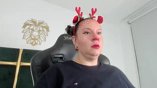 Sophiie Rouse  online show from 12/02/25, 02:28