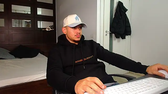 ElijahThorne online show from 02/09/26, 05:44