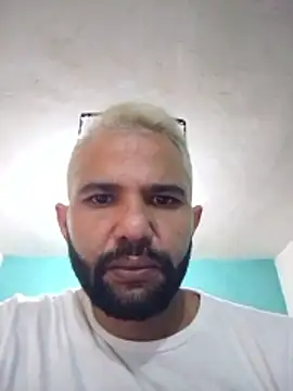 Snapshot of jhosemanuel chatting on 12/17/25, 08:59 jhosemanuel online show from 12/17/25, 08:59