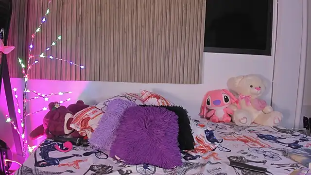 Hayley-Fox online show from 02/04/26, 01:11