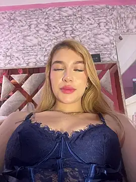 valeryfox   online show from 11/28/25, 11:57