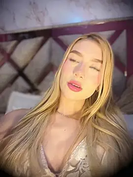 valeryfox   online show from 03/10/26, 11:10