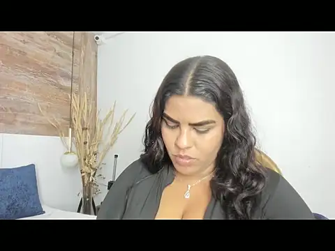 Snapshot of lathiffa chatting on 12/15/25, 10:47 lathiffa online show from 12/15/25, 10:47