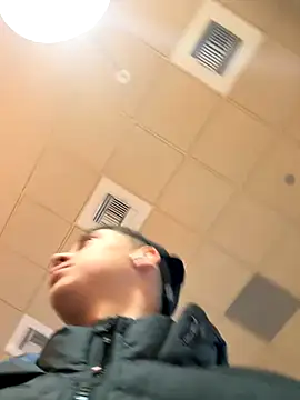 Snapshot of Abrahanm1 chatting on 11/26/25, 06:20 Abrahanm1 online show from 11/26/25, 06:20