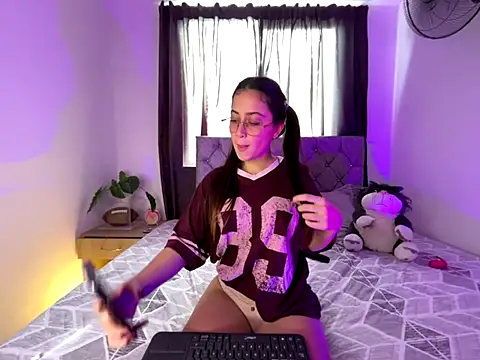 SophieeMoore online show from 12/19/25, 06:59