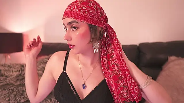 Mackenzie Lia online show from 12/04/25, 07:55