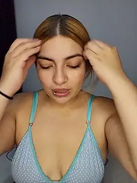 Snapshot of mila_curvy chatting on 11/28/25, 10:23 mila curvy online show from 11/28/25, 10:23