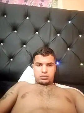 Snapshot of Deepthroat18yo chatting on 11/21/25, 01:48 Deepthroat18yo online show from 11/21/25, 01:48