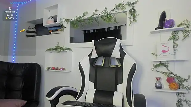 Ariel Laurentt online show from 02/19/26, 03:46