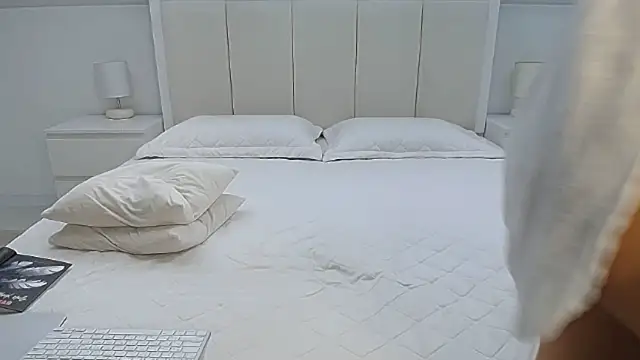 Snapshot of Milena29 chatting on 03/22/25, 05:28 Milena29 online show from 03/22/25, 05:28