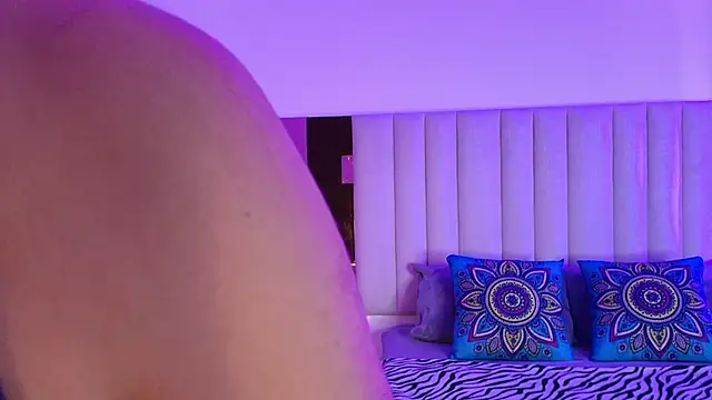 Mara Wolf01 online show from 12/04/25, 08:17