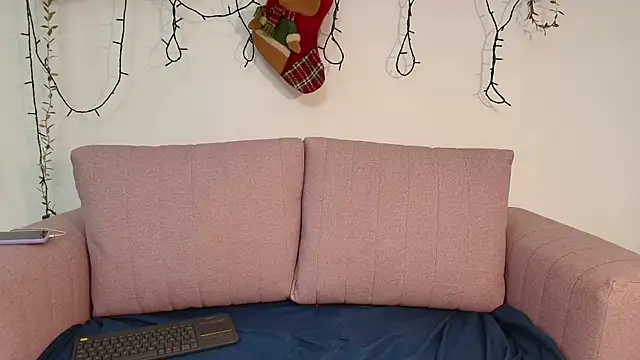 Snapshot of madison_jones_ chatting on 12/16/25, 09:09 madison jones online show from 12/16/25, 09:09