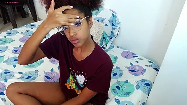 Snapshot of pleasing_charlotte chatting on 12/03/25, 08:18 pleasing charlotte online show from 12/03/25, 08:18