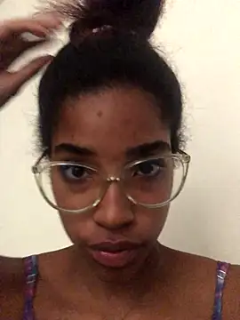 Snapshot of pleasing_charlotte chatting on 12/16/25, 09:09 pleasing charlotte online show from 12/16/25, 09:09