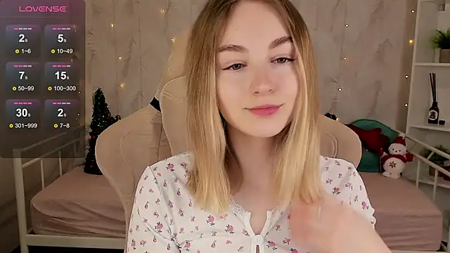 Snapshot of Shy_Polly chatting on 12/15/25, 12:04 Shy Polly online show from 12/15/25, 12:04