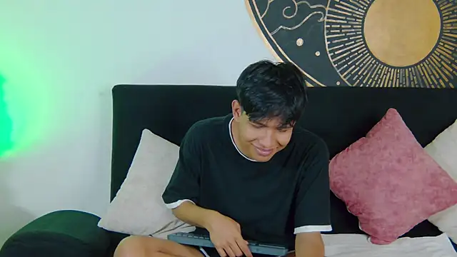 Snapshot of Liam_Sinclair chatting on 02/20/26, 07:58 Liam Sinclair online show from 02/20/26, 07:58