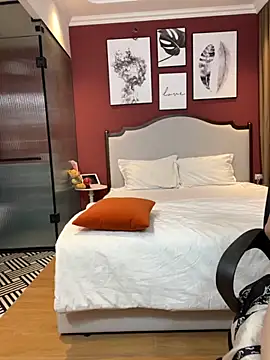 Queen-of-Love online show from 11/27/25, 06:26