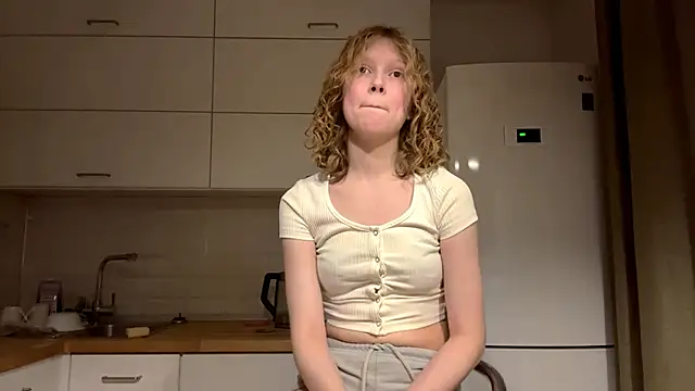 ElfriedaZwack online show from 12/17/25, 05:08