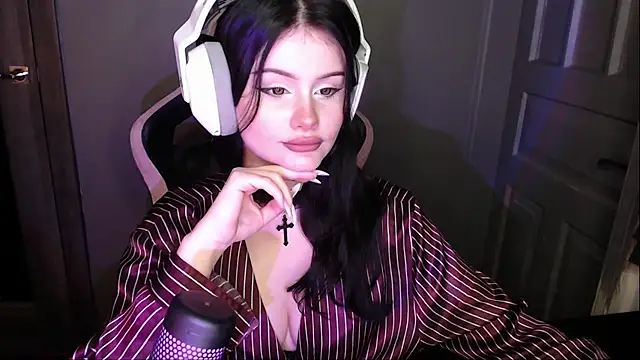 Moon raven online show from 12/15/25, 05:28