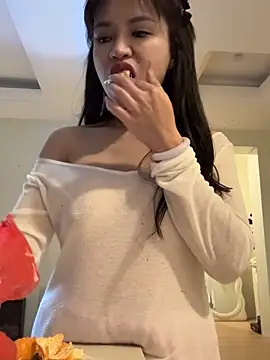 yuanbao bao online show from 11/27/25, 05:15