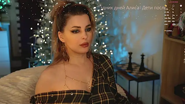 Snapshot of Russian-She-bear chatting on 11/29/25, 08:56 Russian-She-bear online show from 11/29/25, 08:56