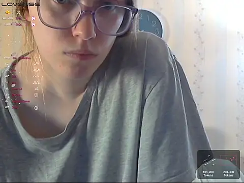 Snapshot of LustfulSarah chatting on 06/17/26, 05:25 LustfulSarah online show from 06/17/26, 05:25