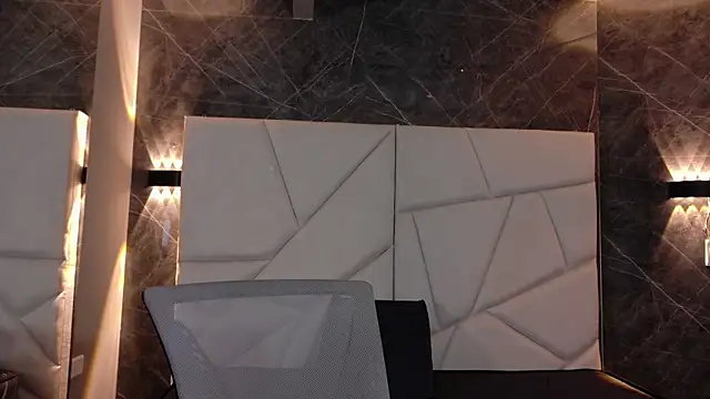 mia violet8 online show from 11/25/25, 12:21