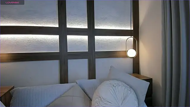 SarhaVega online show from 12/05/25, 02:03